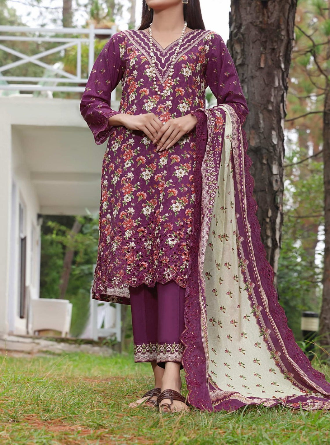 Zynah By VS Textile Embroidered Lawn Unstitched 3 Piece Suit - 06 Zynah By VS Textile Embroidered Lawn Unstitched 3 Piece Suit - 06