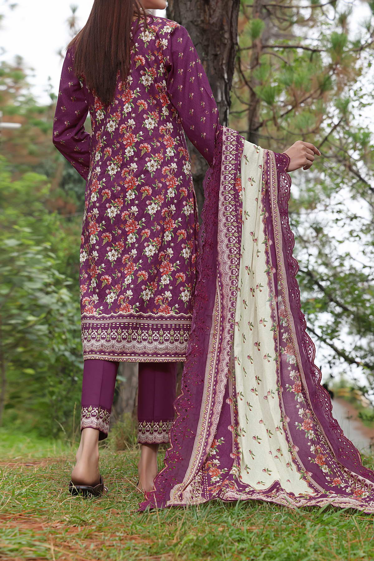 Zynah By VS Textile Embroidered Lawn Unstitched 3 Piece Suit - 06 Zynah By VS Textile Embroidered Lawn Unstitched 3 Piece Suit - 06