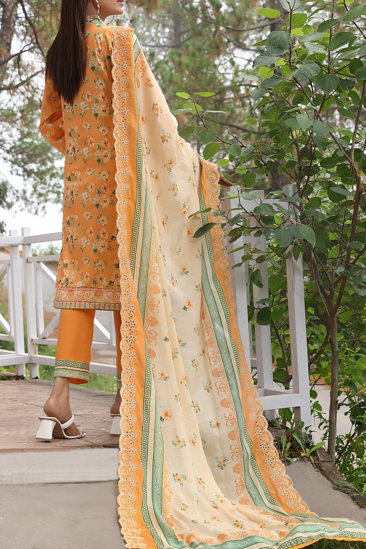 Zynah By VS Textile Embroidered Lawn Unstitched 3 Piece Suit - 02 Zynah By VS Textile Embroidered Lawn Unstitched 3 Piece Suit - 02