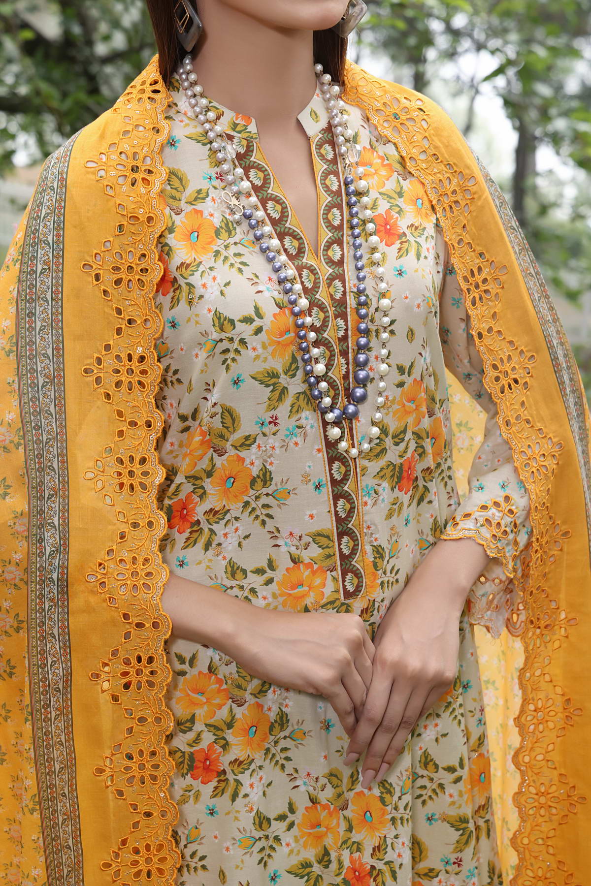Zynah By VS Textile Embroidered Lawn Unstitched 3 Piece Suit - 05 Zynah By VS Textile Embroidered Lawn Unstitched 3 Piece Suit - 05
