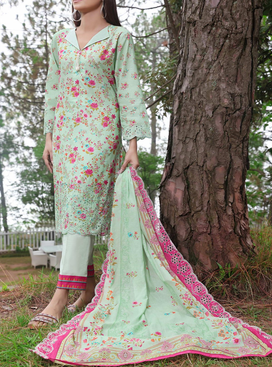 Zynah By VS Textile Embroidered Lawn Unstitched 3 Piece Suit - 07 Zynah By VS Textile Embroidered Lawn Unstitched 3 Piece Suit - 07