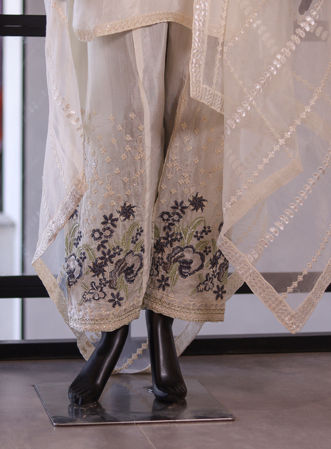 Raad Luxury Embroidered Raw Silk 3 Piece Stitched Suit RD24LEF RA15-8284 Raad Luxury Embroidered Raw Silk 3 Piece Stitched Suit RD24LEF RA15-8284