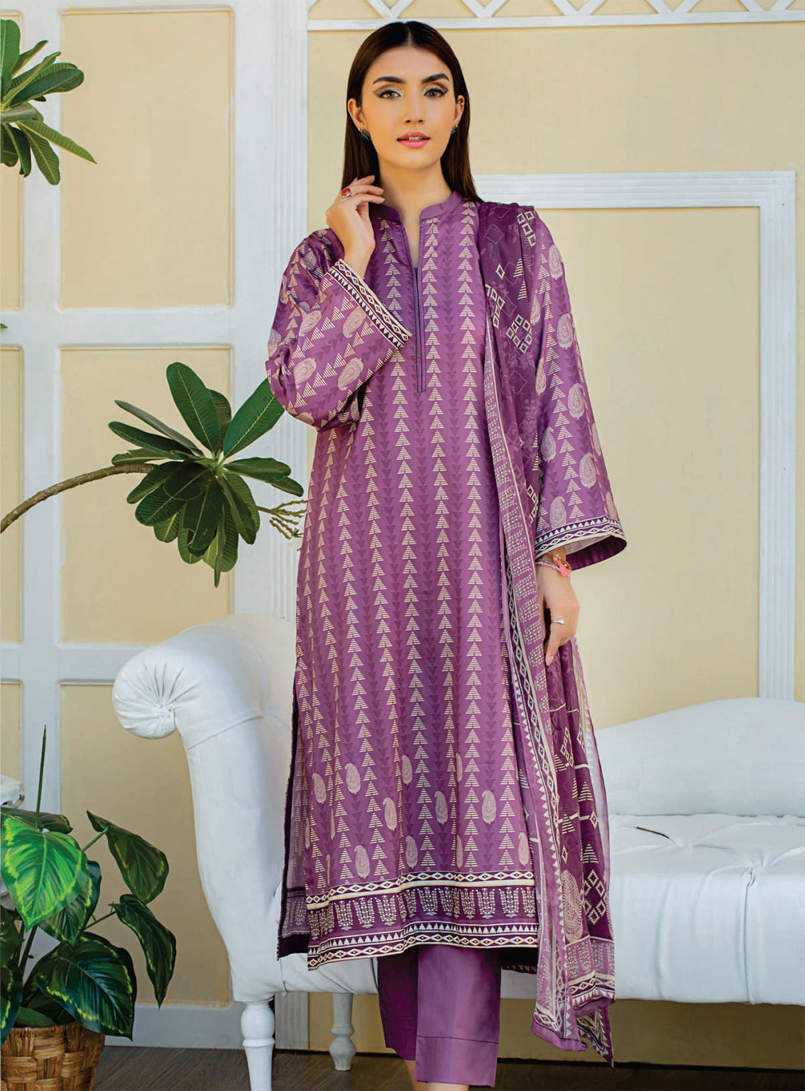 D#8125 Rashid Miral Luxury Printed Cambric Collection 923 D#8125 Rashid Miral Luxury Printed Cambric Collection 923