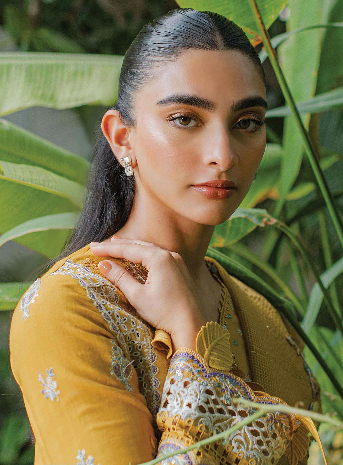 Qline By Qalamkar Embroidered Linen Unstitched 3 Piece Suit - 09 VALERIA Qline By Qalamkar Embroidered Linen Unstitched 3 Piece Suit - 09 VALERIA