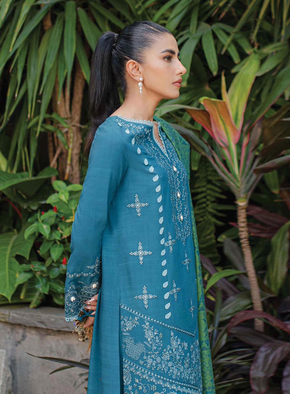 Qline By Qalamkar Embroidered Linen Unstitched 3 Piece Suit - 08 SOLENE Qline By Qalamkar Embroidered Linen Unstitched 3 Piece Suit - 08 SOLENE