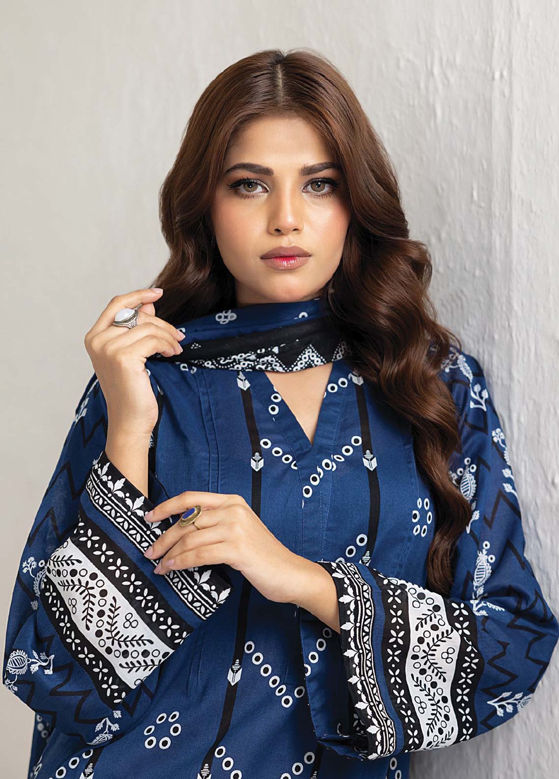 D#0489 LSM Lakhany Monochrome Black & White Lawn Collection 623 D#0489 LSM Lakhany Monochrome Black & White Lawn Collection 623
