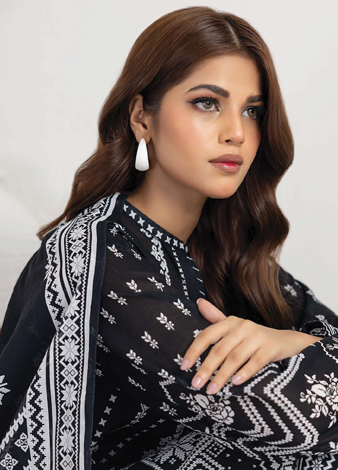 D#003 LSM Lakhany Monochrome Black & White Lawn Collection 623 D#003 LSM Lakhany Monochrome Black & White Lawn Collection 623