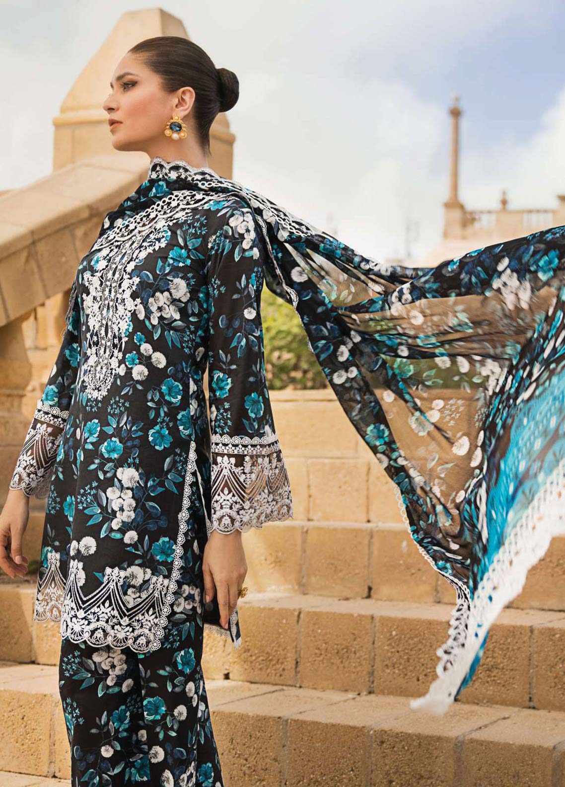 D#4B Zainab Chottani Luxury Emb Lawn Collection 623 D#4B Zainab Chottani Luxury Emb Lawn Collection 623