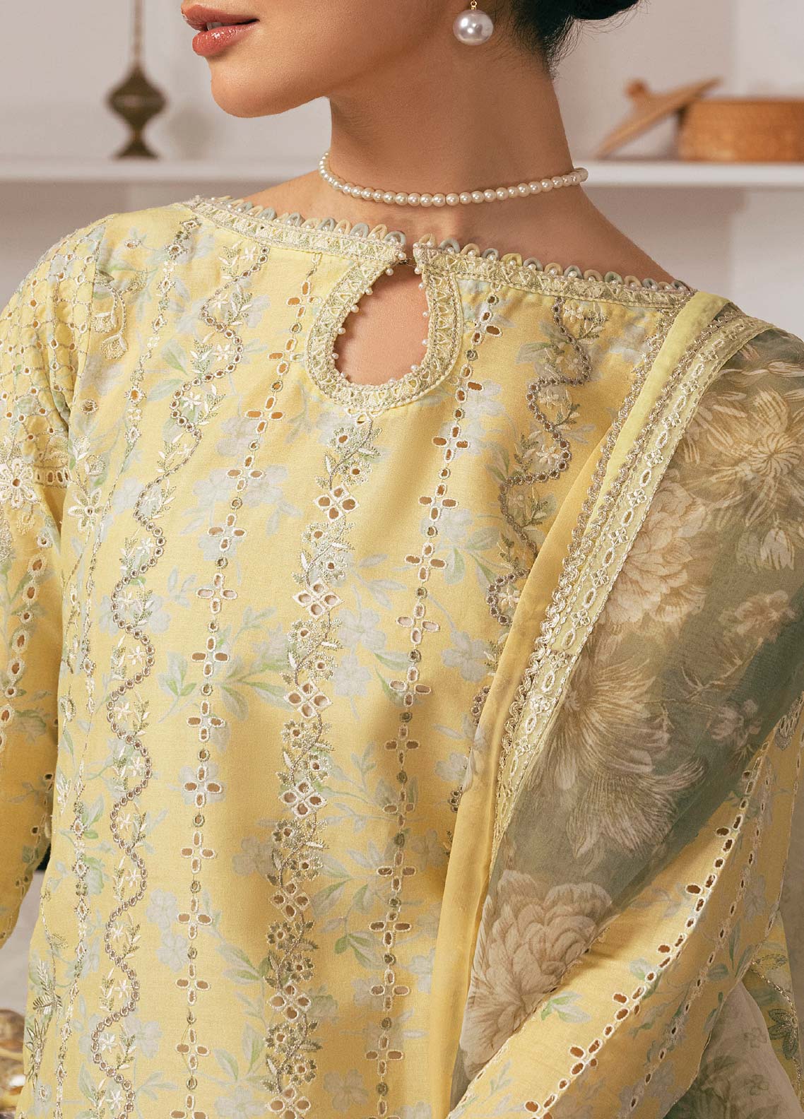 D#04 Baroque Swiss Lawn Emb Collection 623 D#04 Baroque Swiss Lawn Emb Collection 623