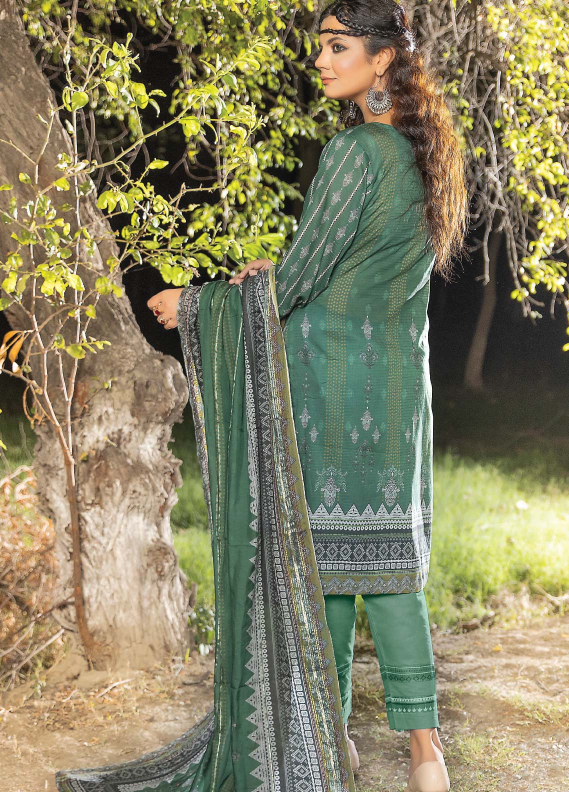 D#10 Ain Alif Digital Printed Lawn Collection 623 D#10 Ain Alif Digital Printed Lawn Collection 623