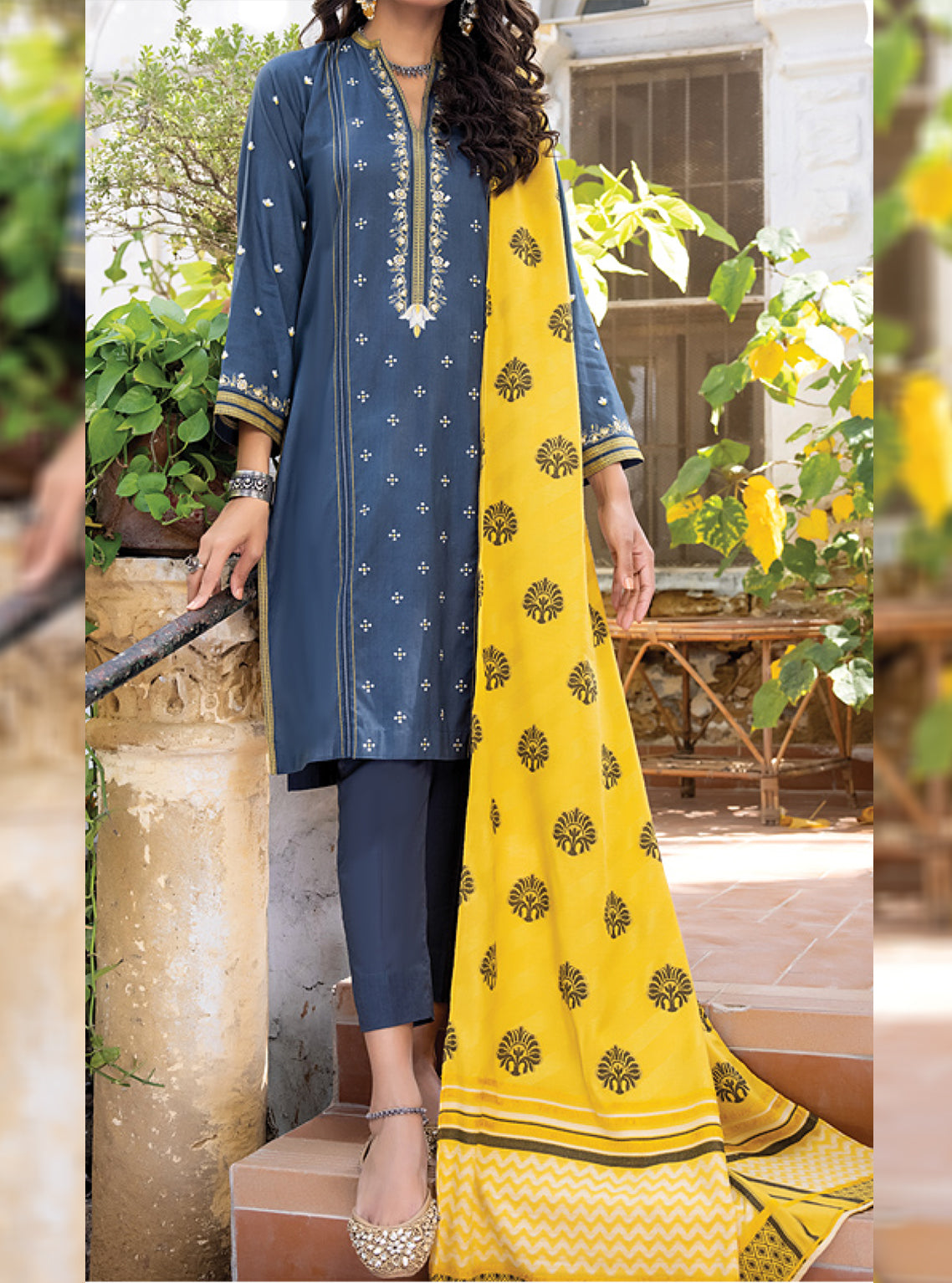 D#039 LSM Lakhany Winter Exclusive Emb Shawl Collection 1122 D#039 LSM Lakhany Winter Exclusive Emb Shawl Collection 1122