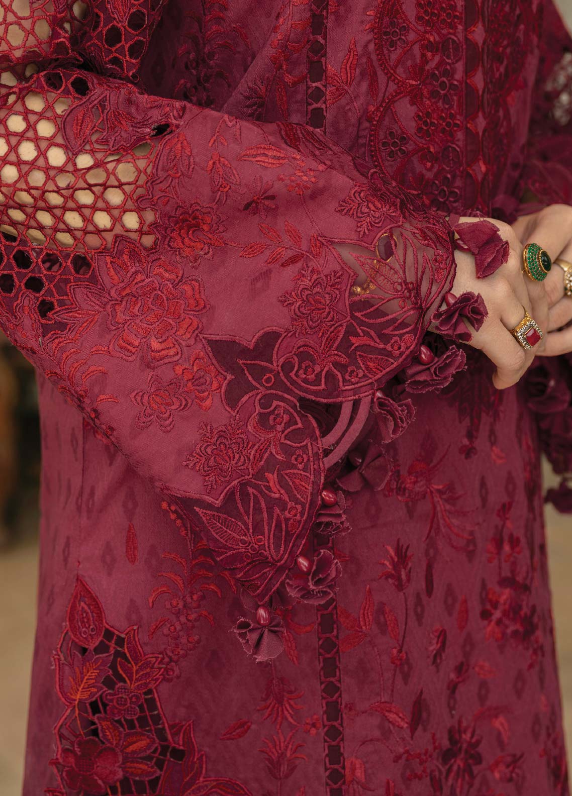 D#05 Baroque Swiss Lawn Emb Collection 623 D#05 Baroque Swiss Lawn Emb Collection 623