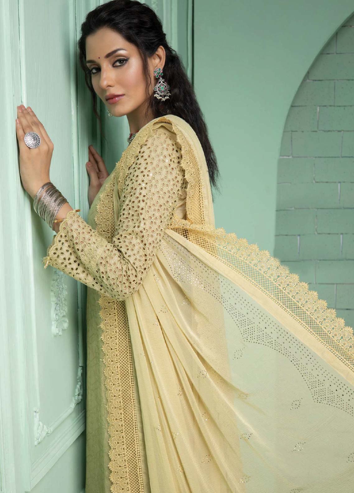 D#06 Schick Juhi Luxury Emb Lawn Collection 623 D#06 Schick Juhi Luxury Emb Lawn Collection 623