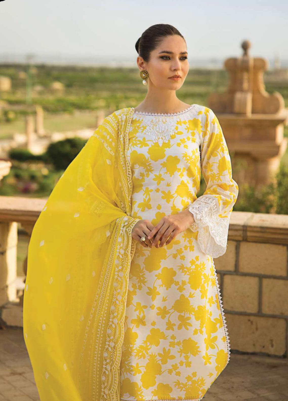D#8B Zainab Chottani Luxury Emb Lawn Collection 623 D#8B Zainab Chottani Luxury Emb Lawn Collection 623