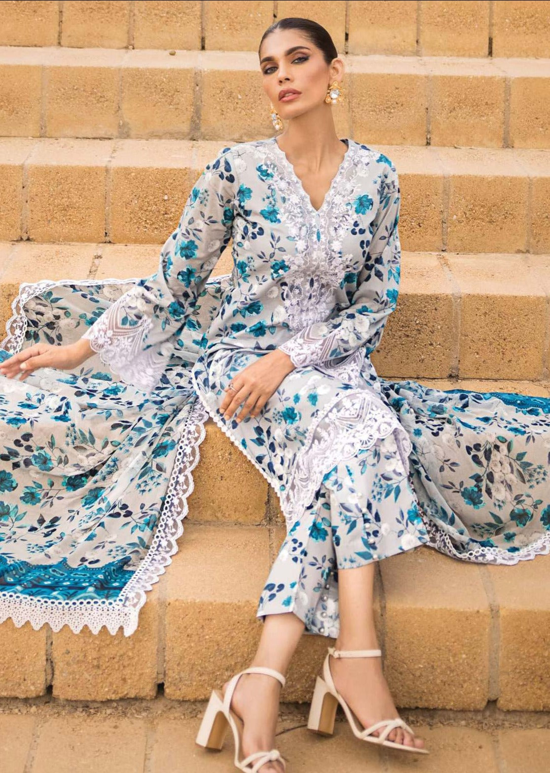 D#4A Zainab Chottani Luxury Emb Lawn Collection 623 D#4A Zainab Chottani Luxury Emb Lawn Collection 623