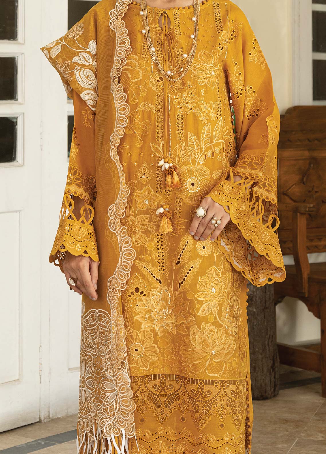 D#06 Baroque Swiss Lawn Emb Collection 623 D#06 Baroque Swiss Lawn Emb Collection 623