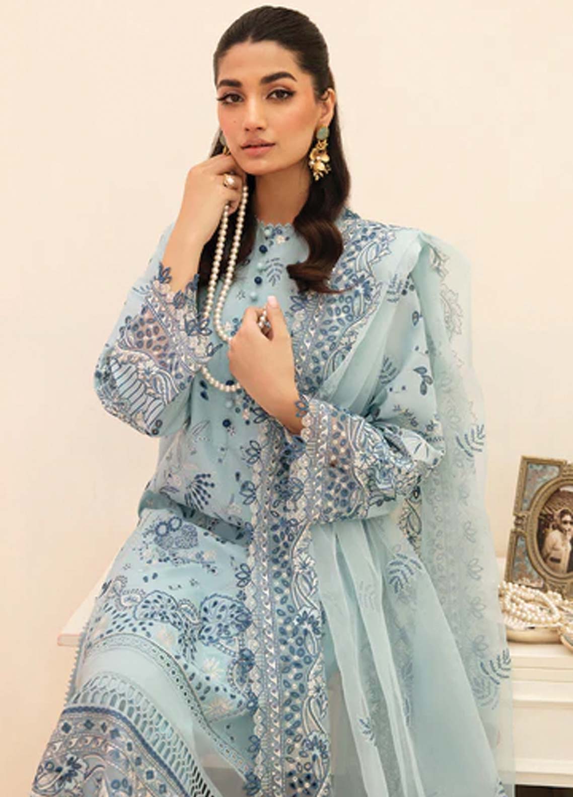 Afrozeh Embroidered Lawn Unstitched 3 Piece Suit - 10 Afrozeh Embroidered Lawn Unstitched 3 Piece Suit - 10
