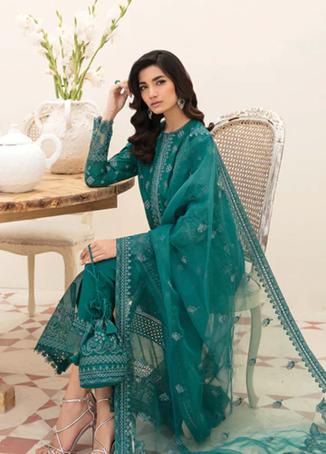 Afrozeh Embroidered Lawn Unstitched 3 Piece Suit - 04 Afrozeh Embroidered Lawn Unstitched 3 Piece Suit - 04