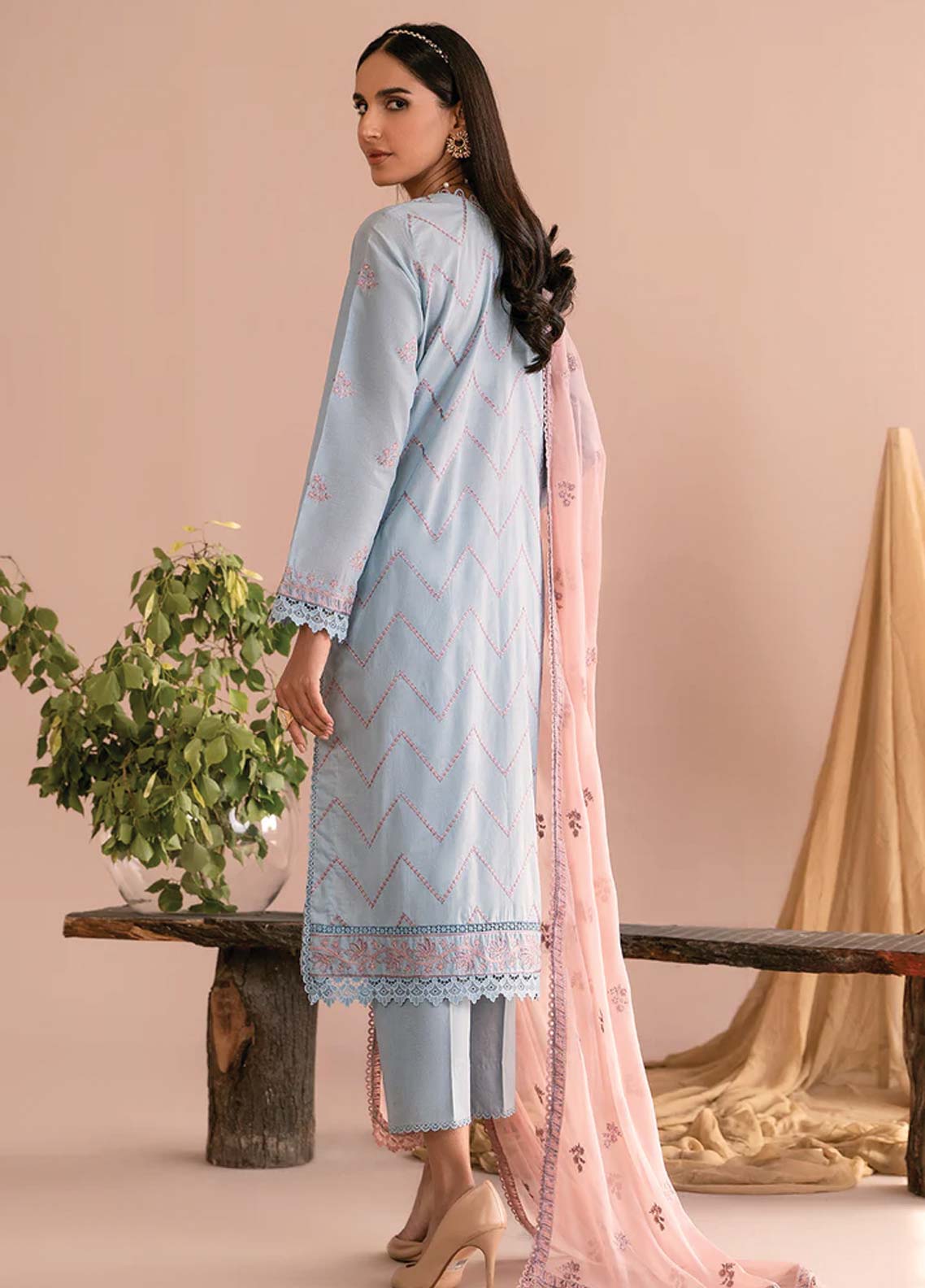 Zarif Embroidered Lawn Unstitched 3 Piece Suit - 07 Zarif Embroidered Lawn Unstitched 3 Piece Suit - 07