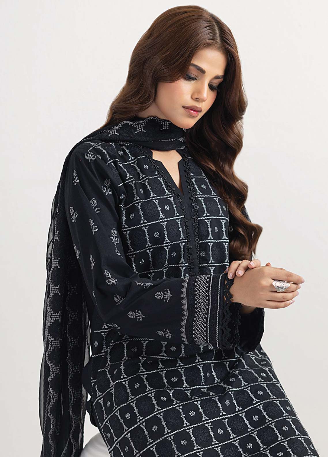 D#051 LSM Lakhany Monochrome Black & White Lawn Collection 623 D#051 LSM Lakhany Monochrome Black & White Lawn Collection 623