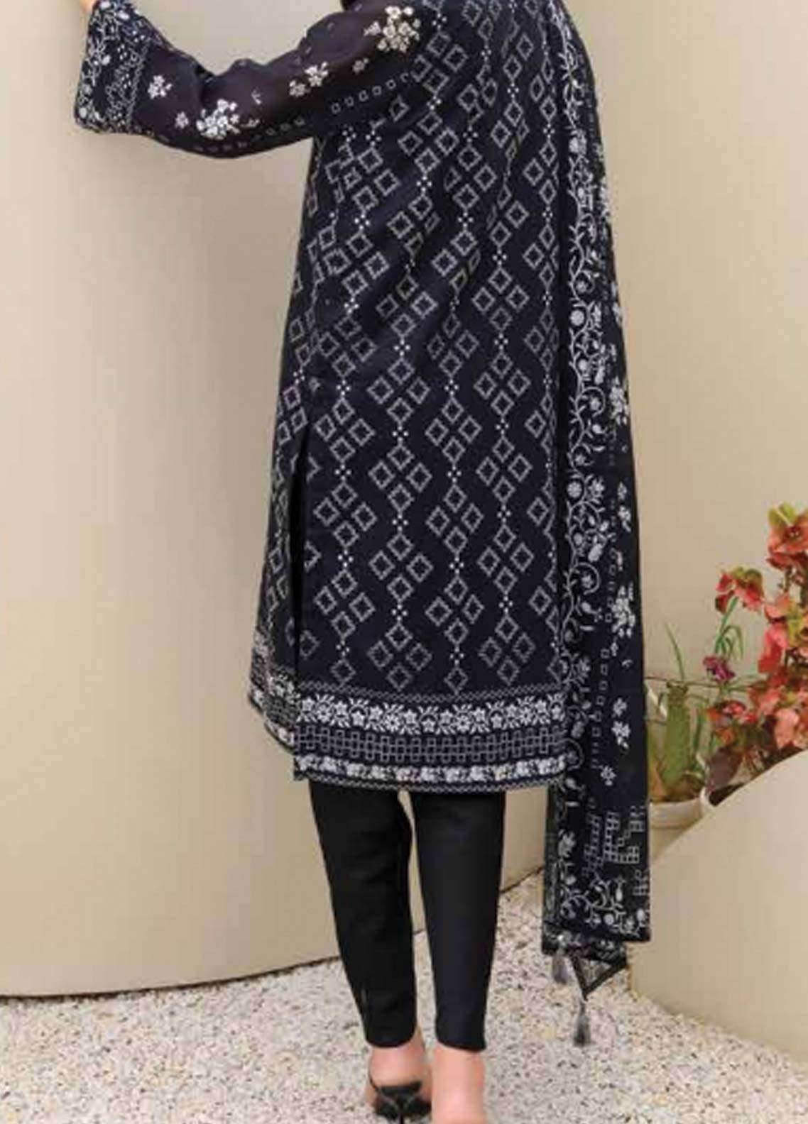 D#15 Salitex Monochrome Black & White Printed Collection 623 D#15 Salitex Monochrome Black & White Printed Collection 623