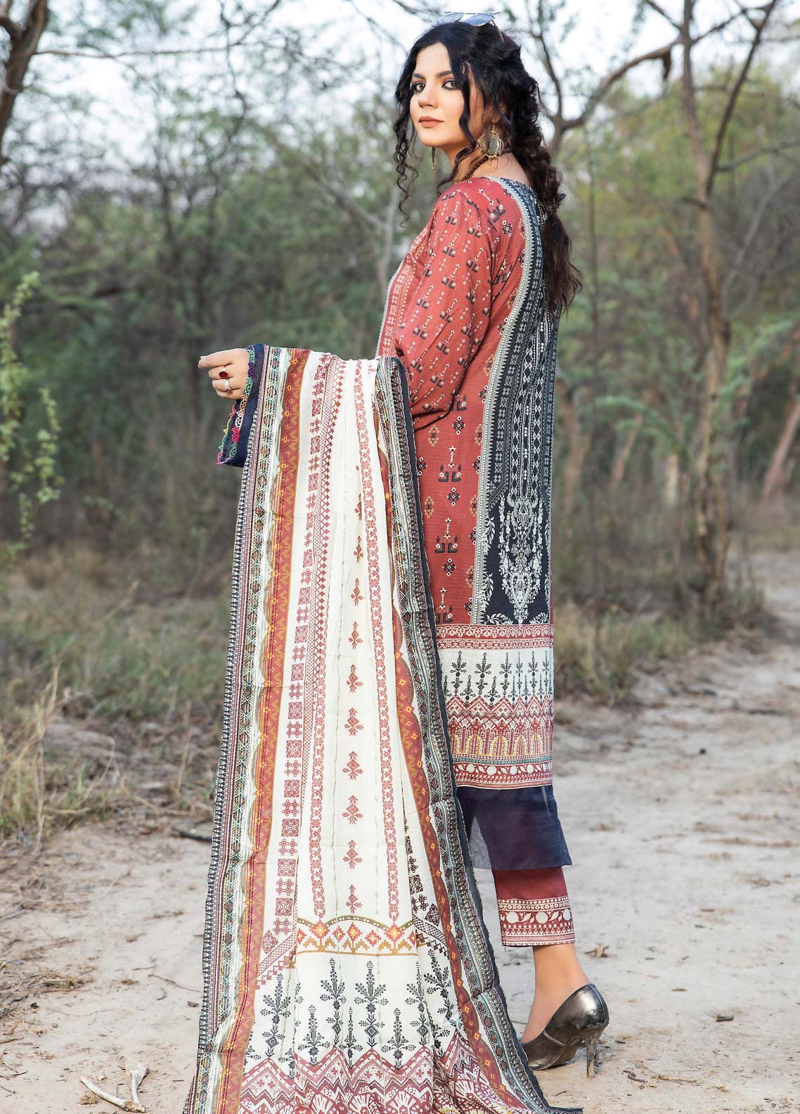 D#03 Ain Alif Digital Printed Lawn Collection 623 D#03 Ain Alif Digital Printed Lawn Collection 623