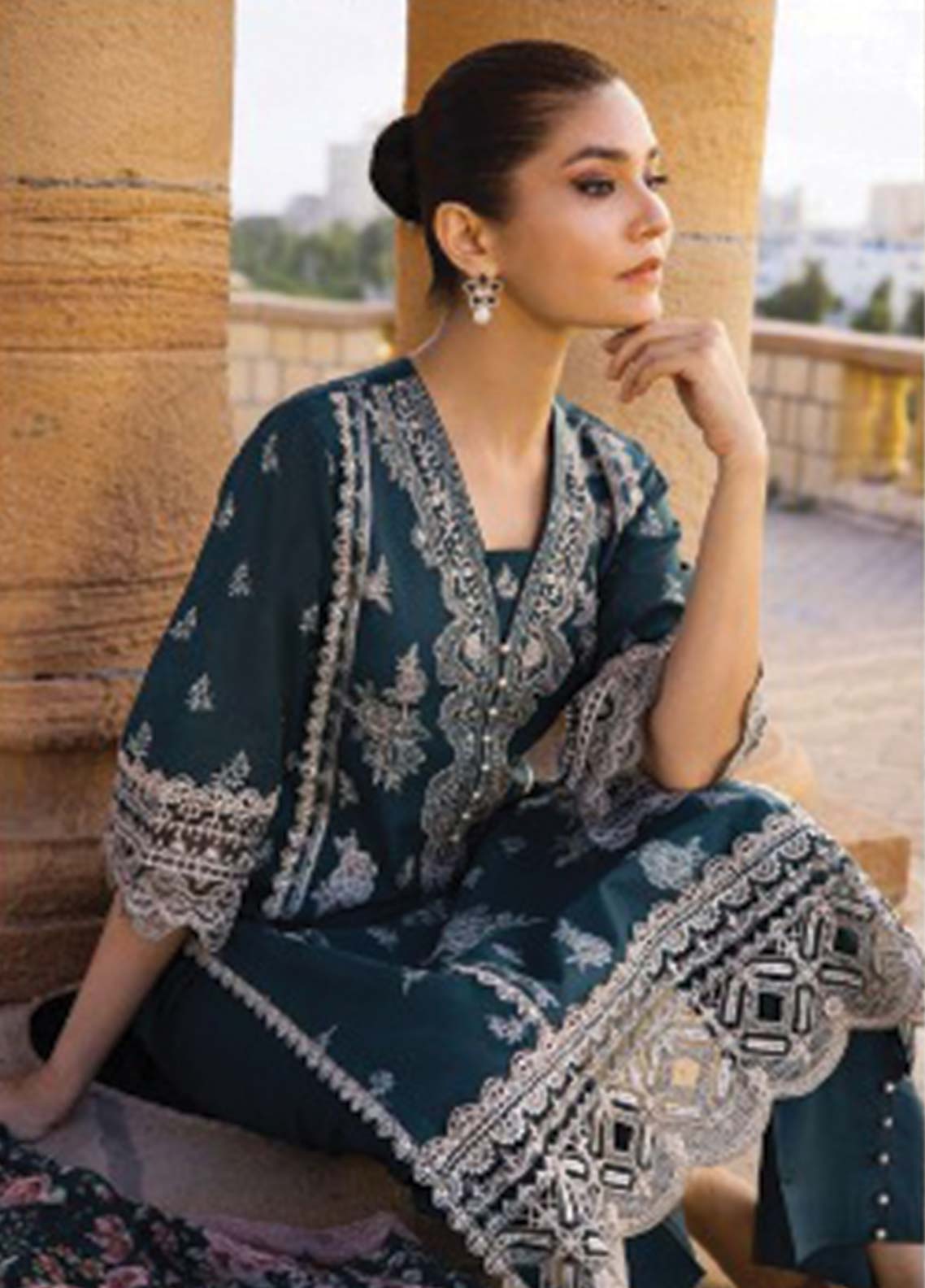 D#2B Zainab Chottani Luxury Emb Lawn Collection 623 D#2B Zainab Chottani Luxury Emb Lawn Collection 623