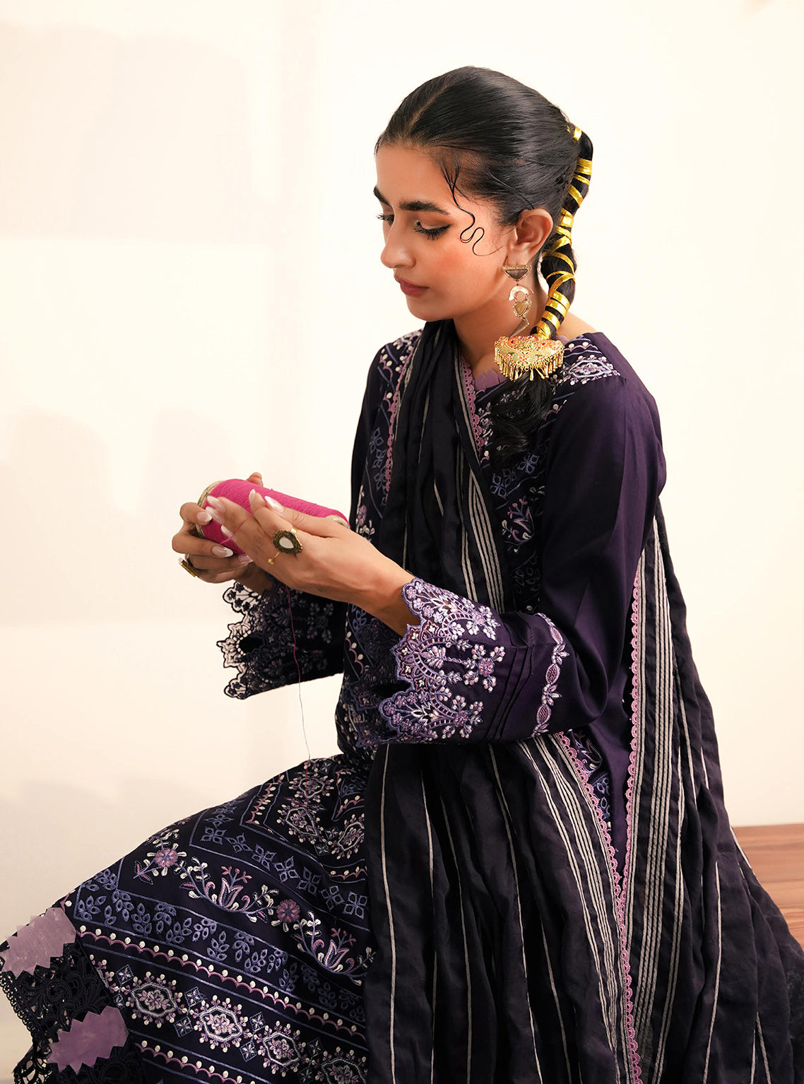 Miraal By Aabyaan Embroidered Linen Unstitched 3 Piece Suit - 04 Miraal By Aabyaan Embroidered Linen Unstitched 3 Piece Suit - 04