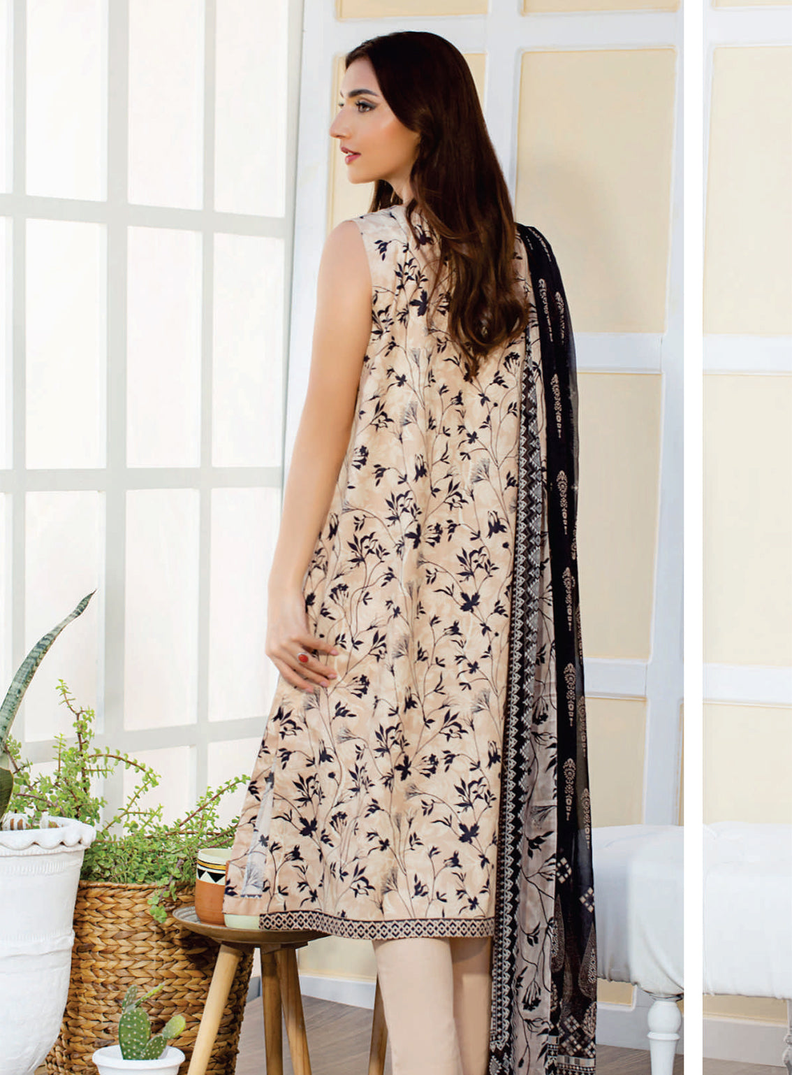 D#8129 Rashid Miral Luxury Printed Cambric Collection 923 D#8129 Rashid Miral Luxury Printed Cambric Collection 923