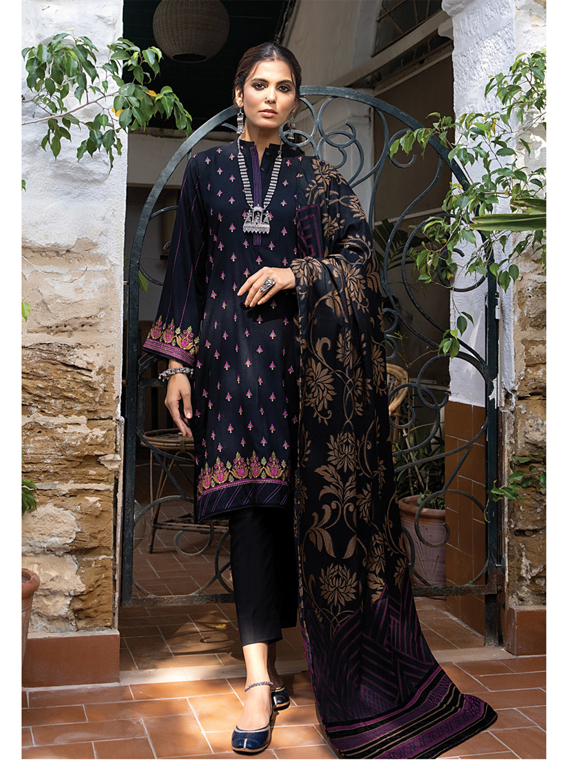 D#040 LSM Lakhany Winter Exclusive Emb Shawl Collection 1122 D#040 LSM Lakhany Winter Exclusive Emb Shawl Collection 1122