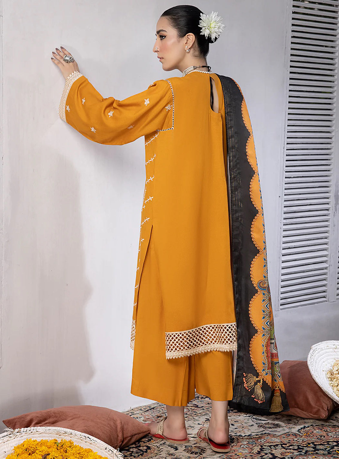 D#11 Mahnur Mehru Linen Winter Collection 923 D#11 Mahnur Mehru Linen Winter Collection 923