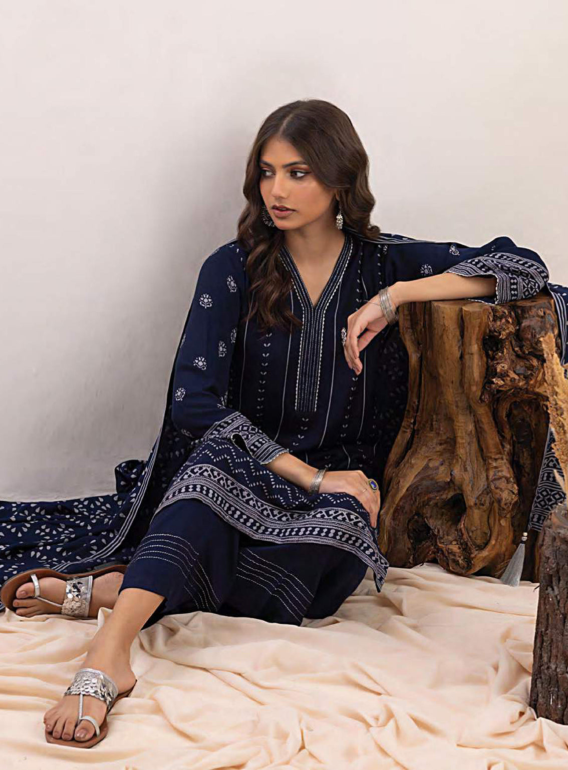 D#148A LSM Lakhany Pashmina Printed Collection 923 D#148A LSM Lakhany Pashmina Printed Collection 923