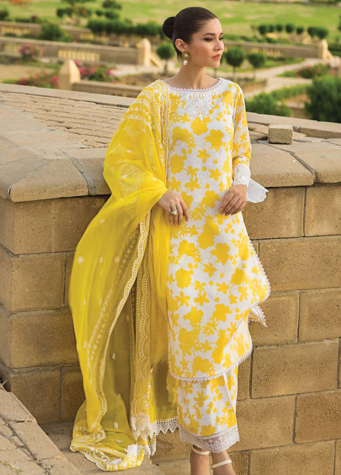 D#8B Zainab Chottani Luxury Emb Lawn Collection 623 D#8B Zainab Chottani Luxury Emb Lawn Collection 623