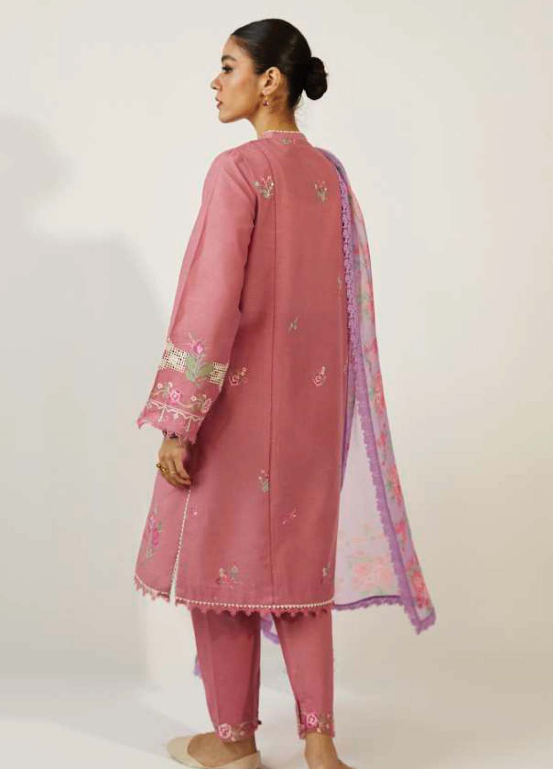 D#2B Zara Shahjahan Coco Emb Lawn Collection 623 D#2B Zara Shahjahan Coco Emb Lawn Collection 623