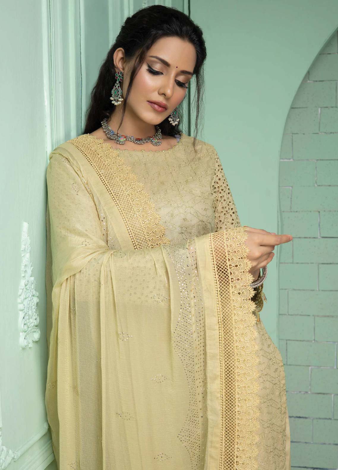 D#06 Schick Juhi Luxury Emb Lawn Collection 623 D#06 Schick Juhi Luxury Emb Lawn Collection 623