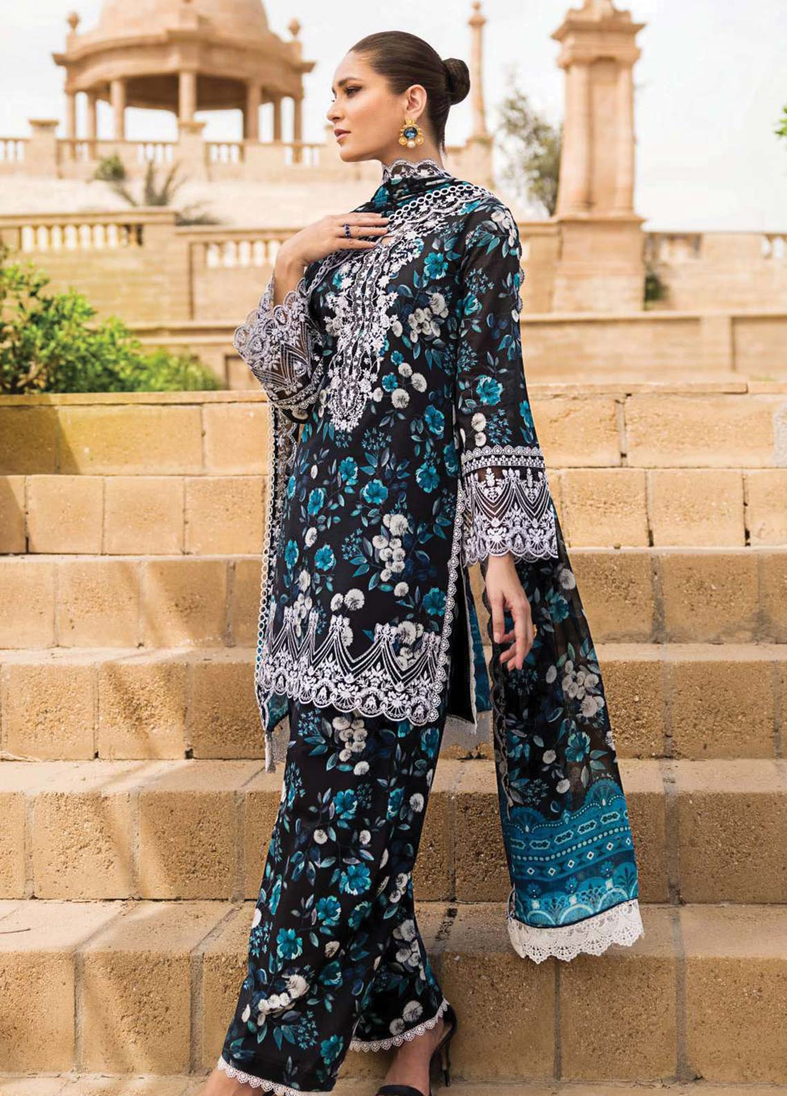 D#4B Zainab Chottani Luxury Emb Lawn Collection 623 D#4B Zainab Chottani Luxury Emb Lawn Collection 623