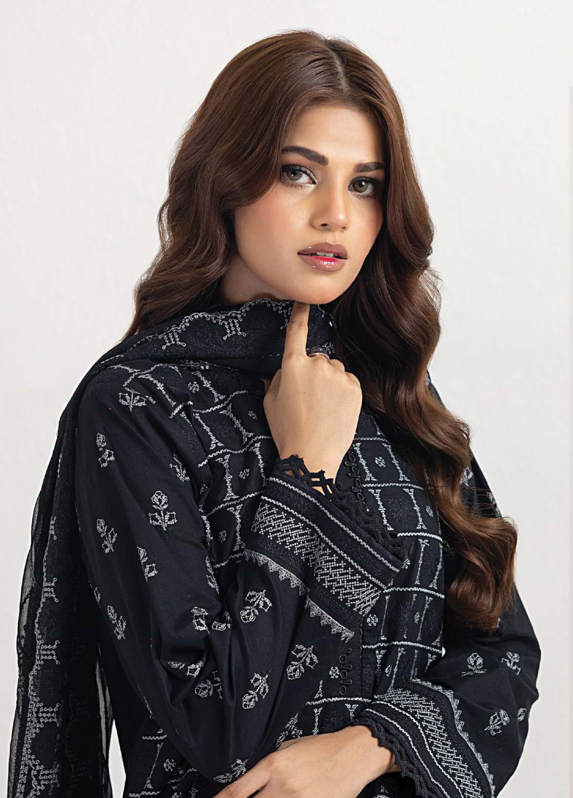 D#051 LSM Lakhany Monochrome Black & White Lawn Collection 623 D#051 LSM Lakhany Monochrome Black & White Lawn Collection 623