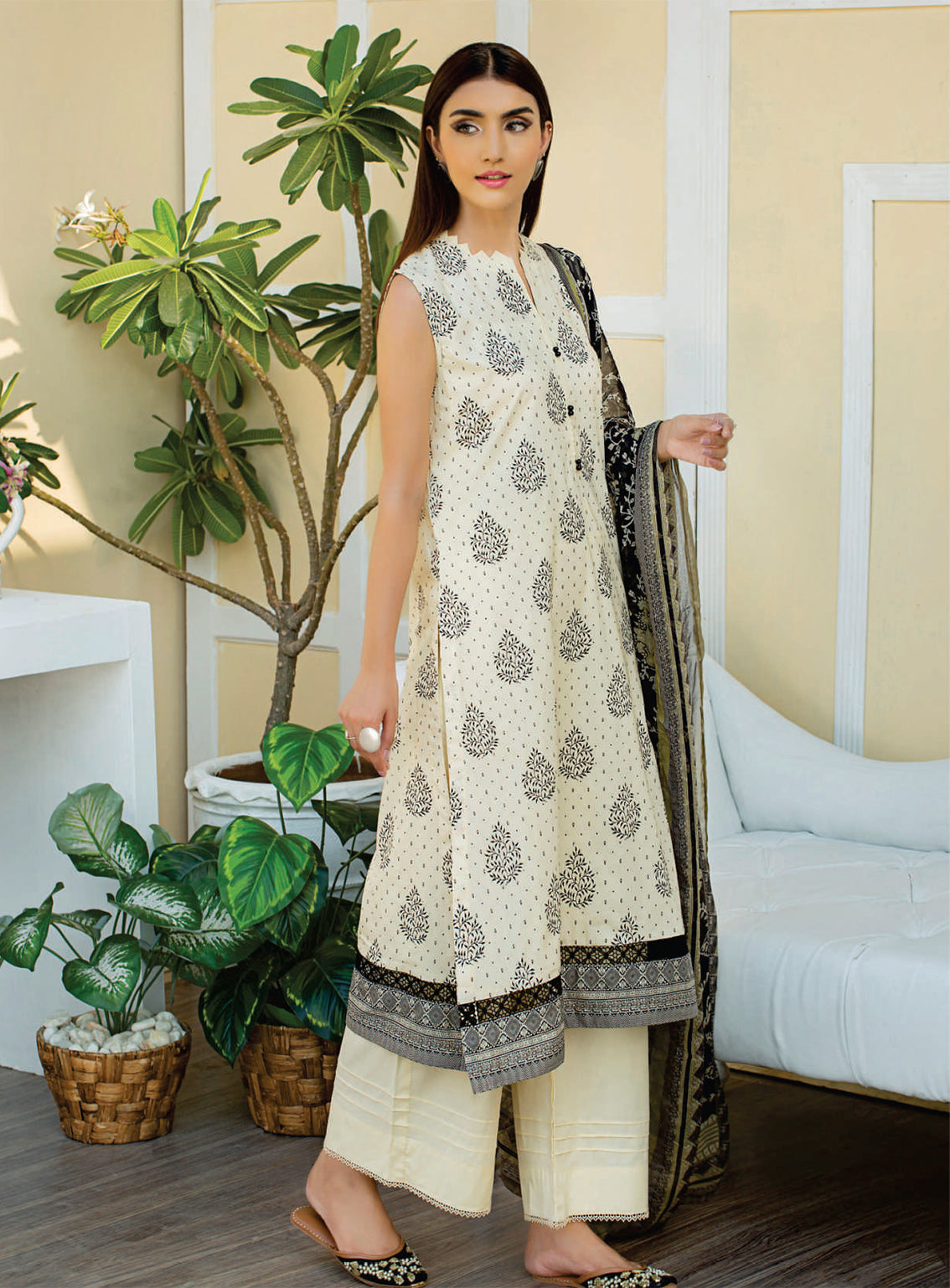 D#8121 Rashid Miral Luxury Printed Cambric Collection 923 D#8121 Rashid Miral Luxury Printed Cambric Collection 923