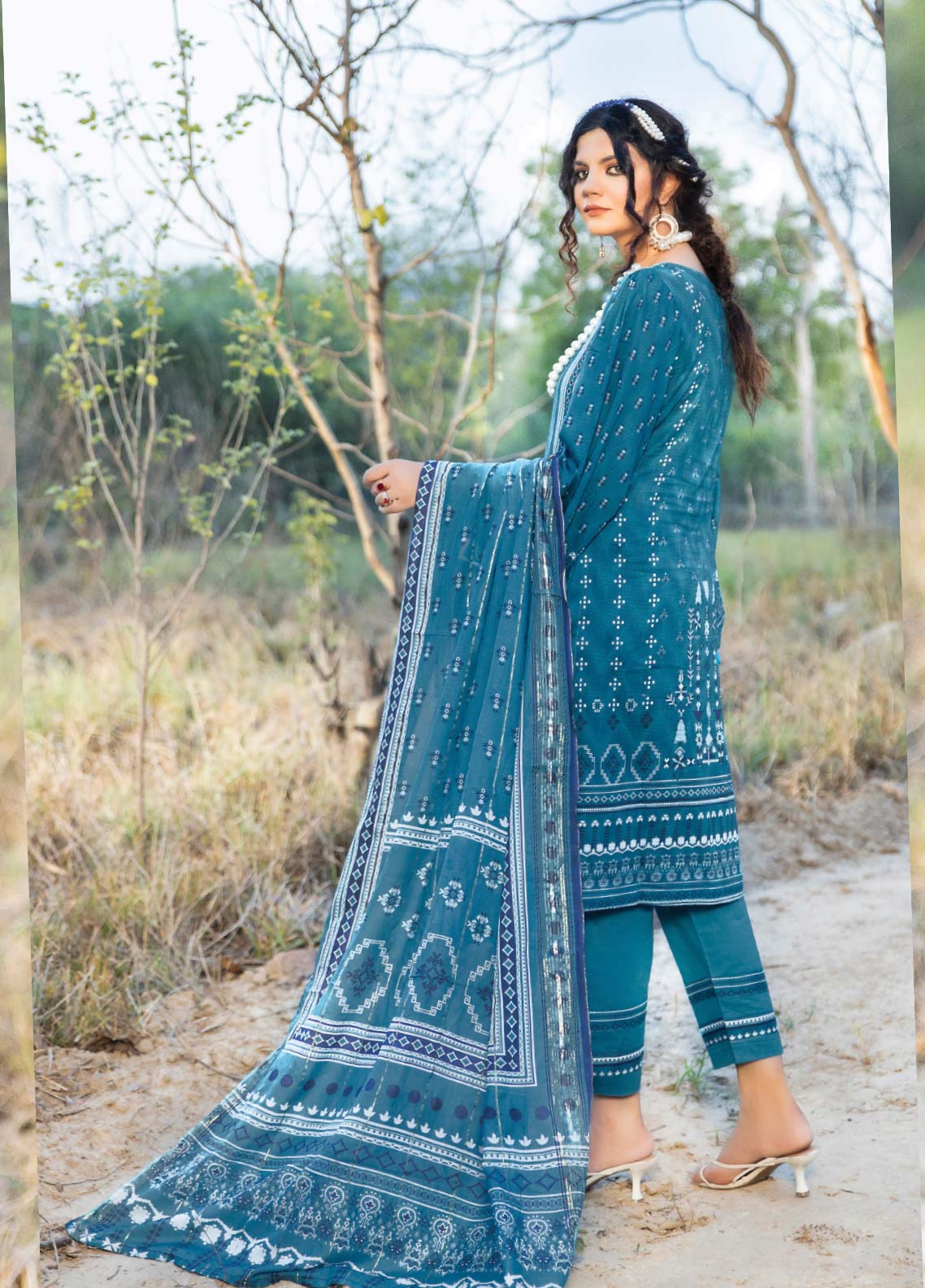 D#07 Ain Alif Digital Printed Lawn Collection 623 D#07 Ain Alif Digital Printed Lawn Collection 623