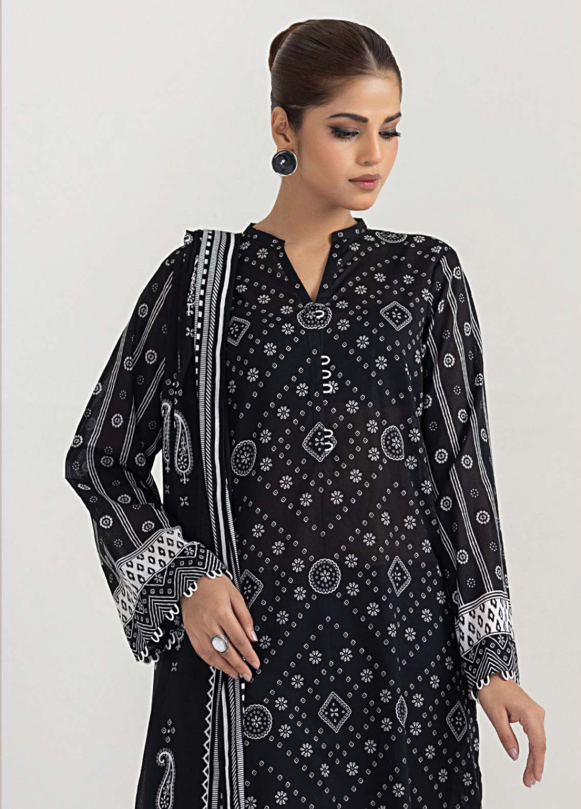 D#038 LSM Lakhany Monochrome Black & White Lawn Collection 623 D#038 LSM Lakhany Monochrome Black & White Lawn Collection 623