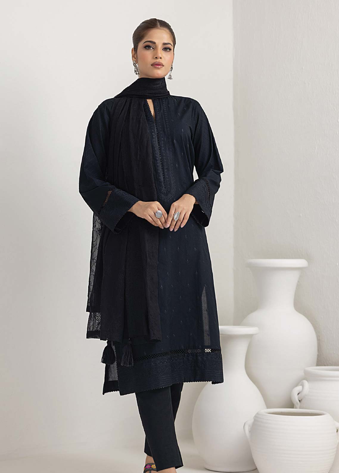 D#014 LSM Lakhany Monochrome Black & White Lawn Collection 623 D#014 LSM Lakhany Monochrome Black & White Lawn Collection 623