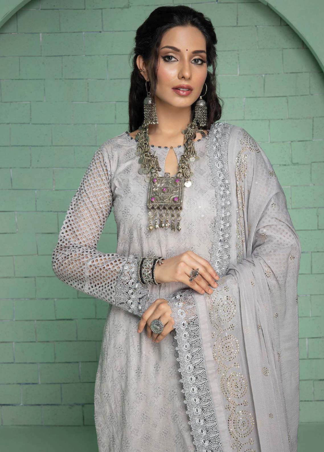 D#01 Schick Juhi Luxury Emb Lawn Collection 623 D#01 Schick Juhi Luxury Emb Lawn Collection 623
