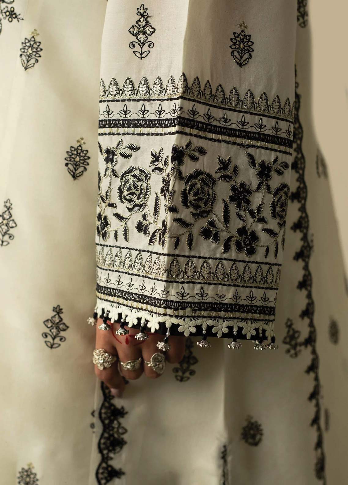 D#05 Zara Shahjahan Emb Lawn Collection 623 V-2 D#05 Zara Shahjahan Emb Lawn Collection 623 V-2