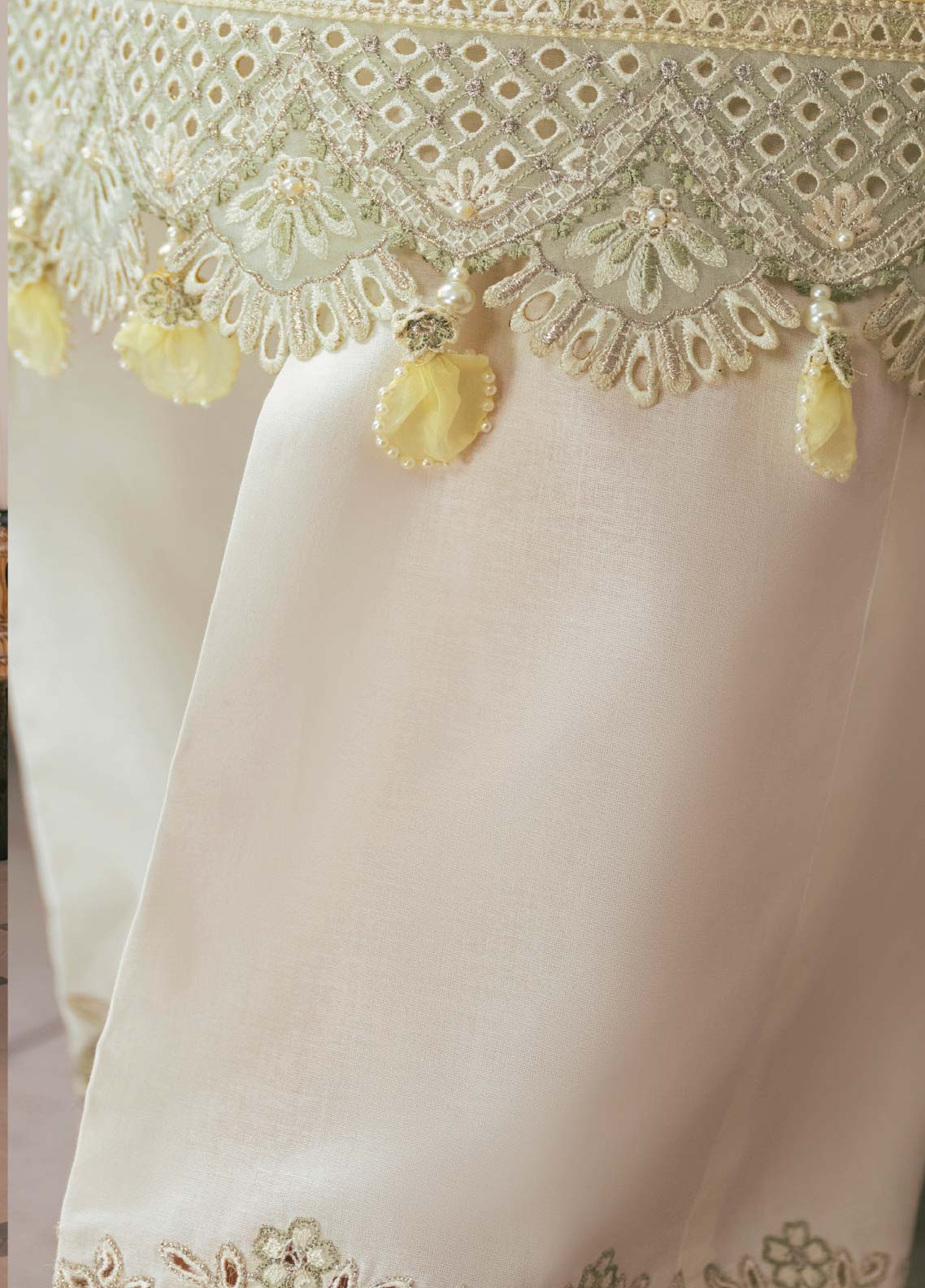 D#04 Baroque Swiss Lawn Emb Collection 623 D#04 Baroque Swiss Lawn Emb Collection 623