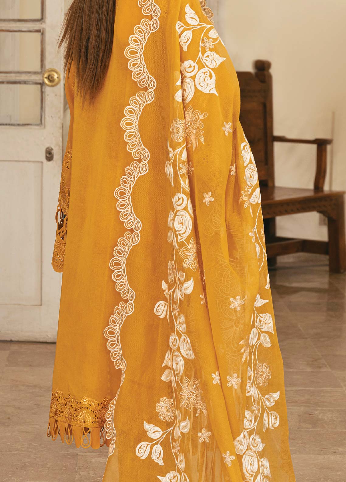 D#06 Baroque Swiss Lawn Emb Collection 623 D#06 Baroque Swiss Lawn Emb Collection 623