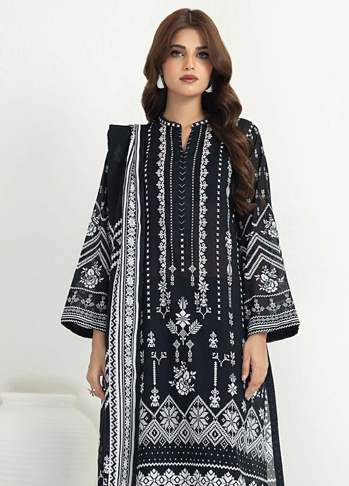 D#003 LSM Lakhany Monochrome Black & White Lawn Collection 623 D#003 LSM Lakhany Monochrome Black & White Lawn Collection 623
