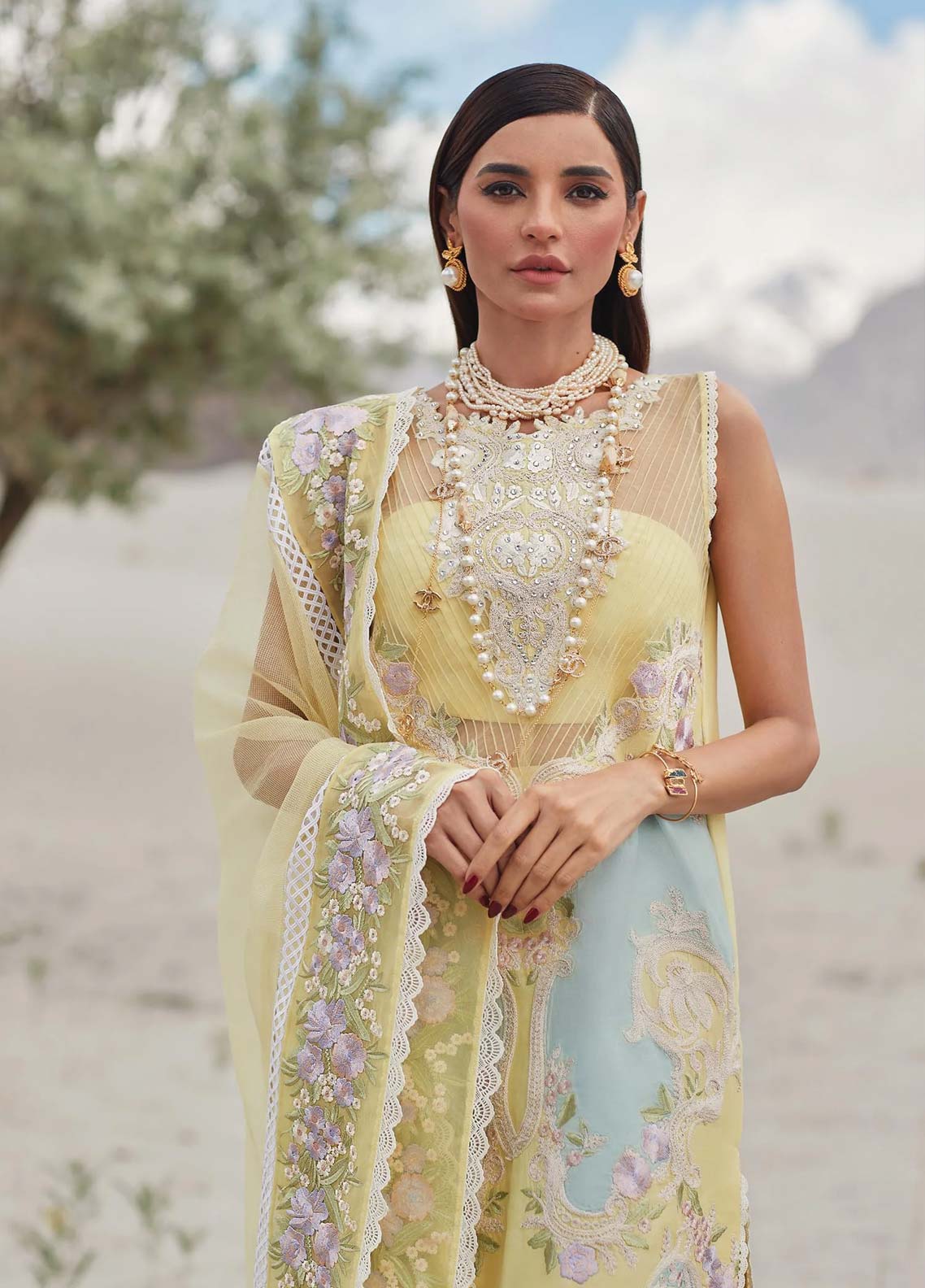 D#8A Crimson Luxury Emb Lawn Collection 623 D#8A Crimson Luxury Emb Lawn Collection 623