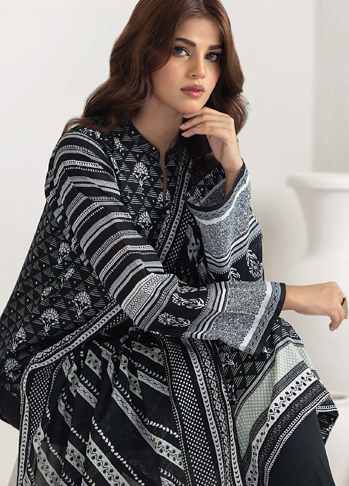 D#083 LSM Lakhany Monochrome Black & White Lawn Collection 623 D#083 LSM Lakhany Monochrome Black & White Lawn Collection 623