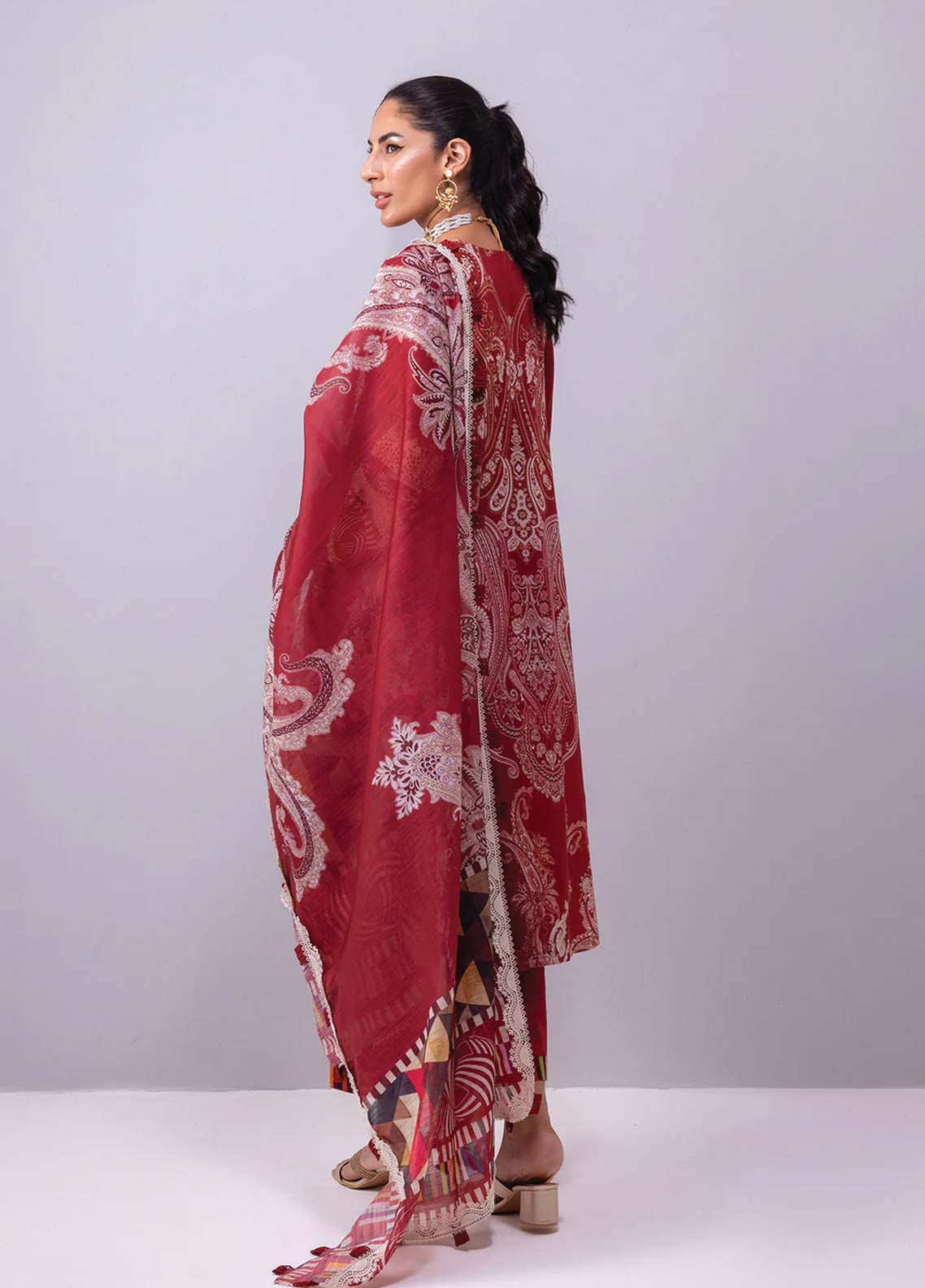 D#8B Elaf Signature Emb Lawn Collection 623 D#8B Elaf Signature Emb Lawn Collection 623