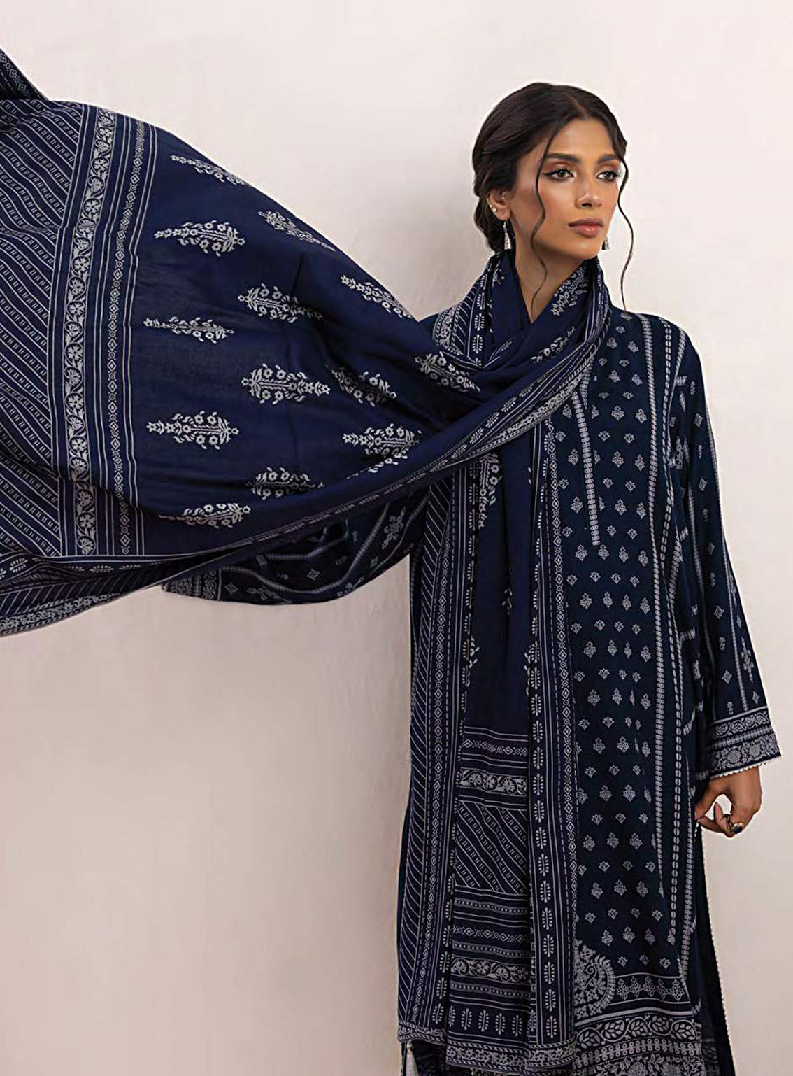 D#11B LSM Lakhany Pashmina Printed Collection 923 D#11B LSM Lakhany Pashmina Printed Collection 923